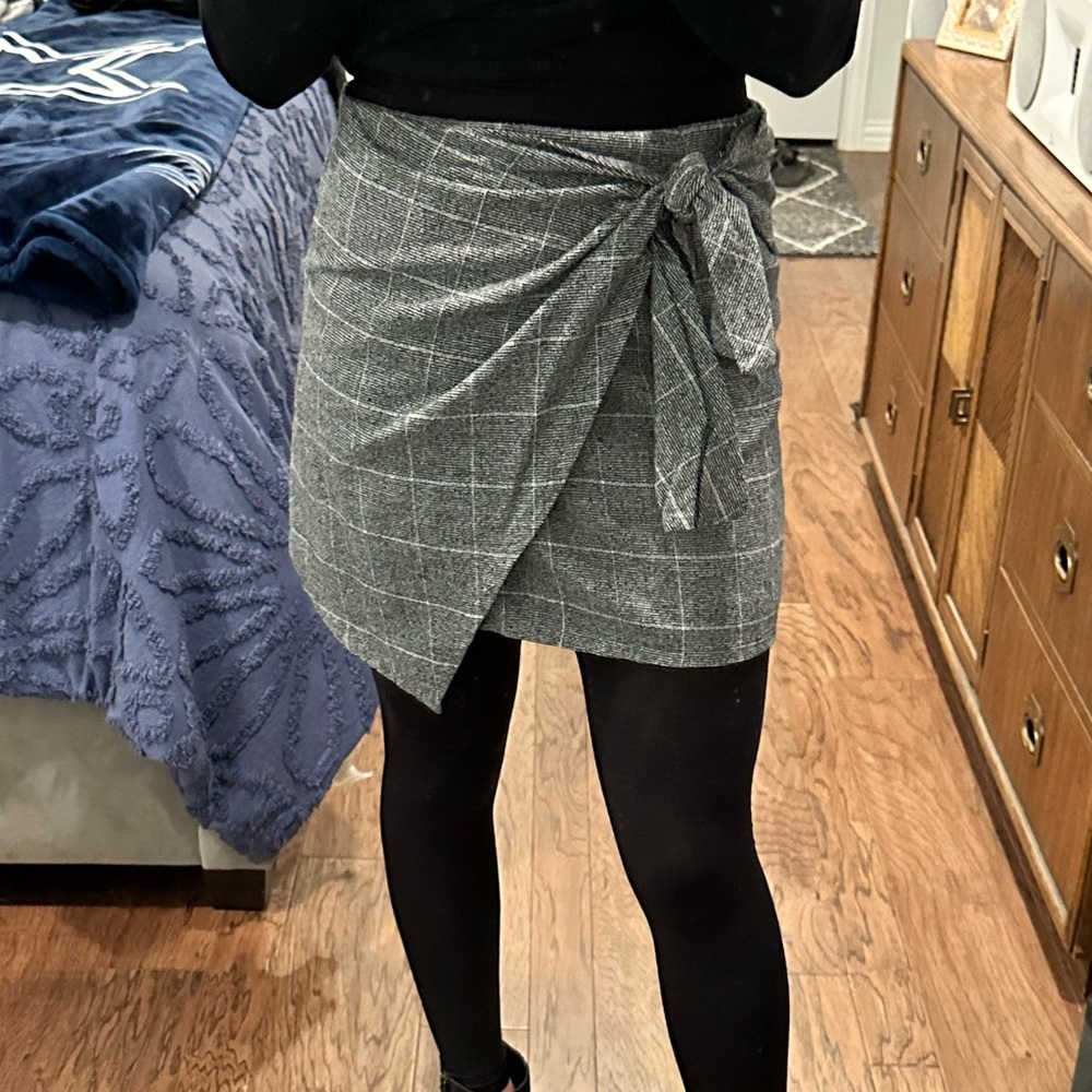 Black and white plaid pattern mini skirt